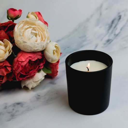 Medium Glass Soy Candles Feature 1